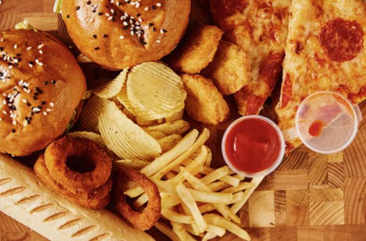 burger, patatine, pizza e snack fritti