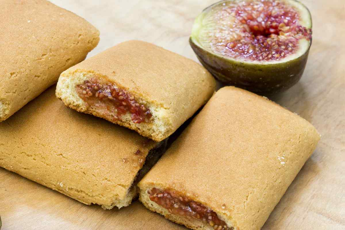 biscotti di pasta frolla ripieni di fichi